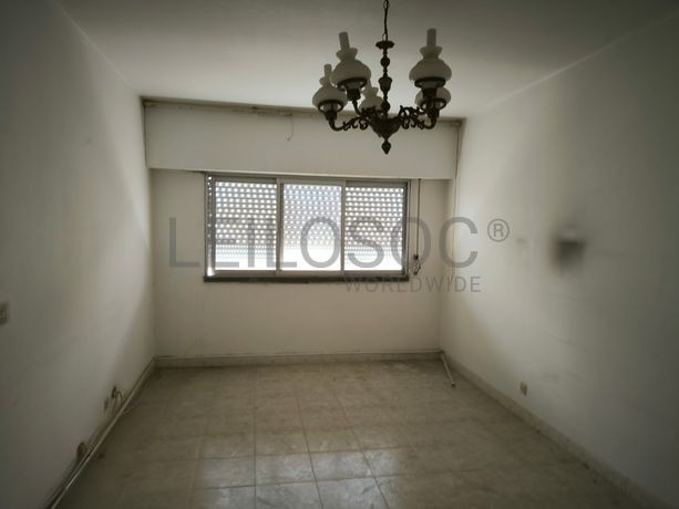 Proporção de 1/2 + Quinhão Hereditário · Apartamento T2 · Sintra