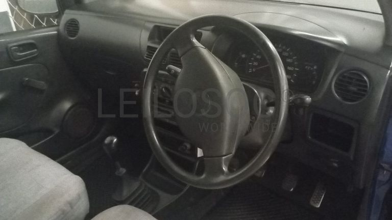 Daihatsu Charade · Ano 2002