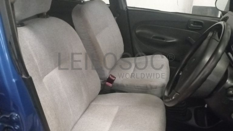 Daihatsu Charade · Ano 2002