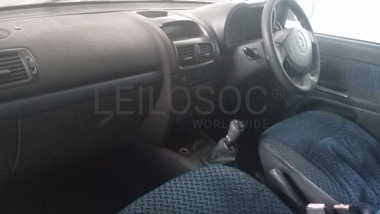 Renault Clio · Ano 2004