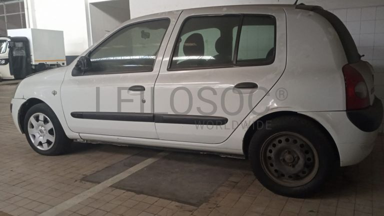 Renault Clio · Ano 2004