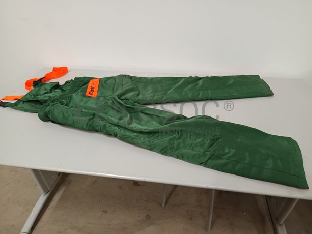 CALÇAS COM PEITO ANTICORTE