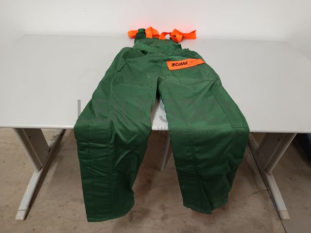 CALÇAS COM PEITO ANTICORTE