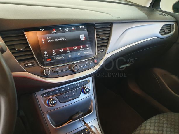 Opel Astra · Ano 2018