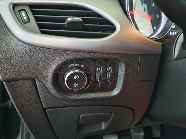 Opel Astra · Ano 2018