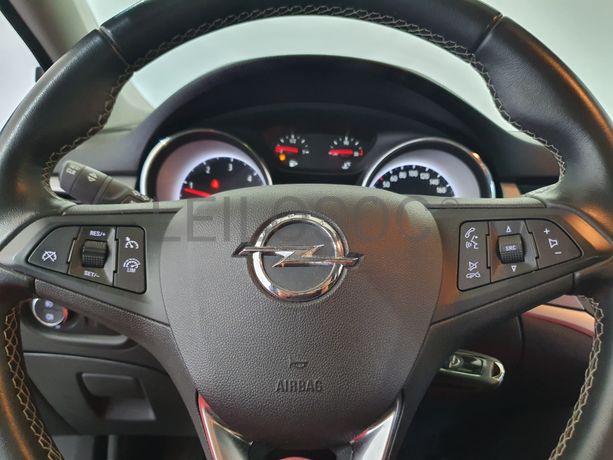 Opel Astra · Ano 2018