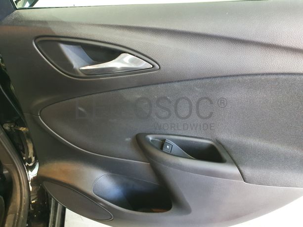 Opel Astra · Ano 2018