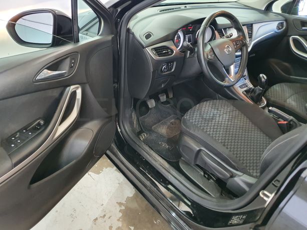 Opel Astra · Ano 2018