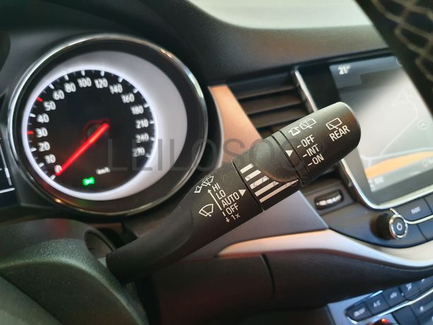 Opel Astra · Ano 2018