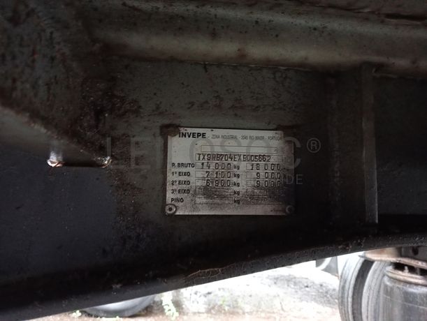 Reboque porta contentores