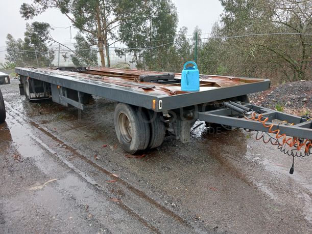 Reboque porta contentores