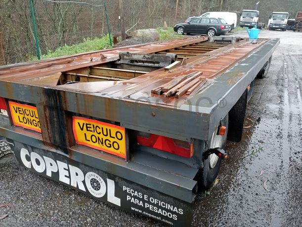 Reboque porta contentores