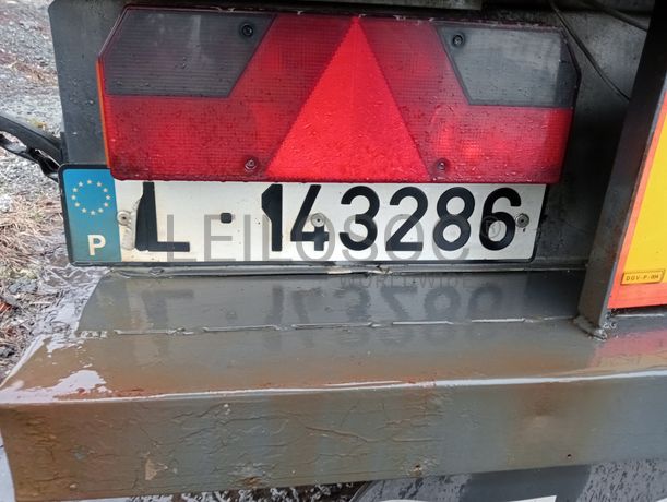 Reboque porta contentores