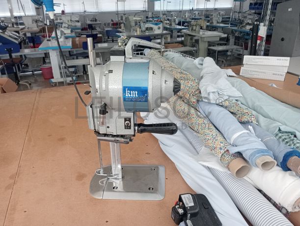 Carro de Estender Malha · Tesoura e Régua de corte · Serra de fita