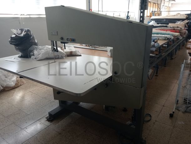 Carro de Estender Malha · Tesoura e Régua de corte · Serra de fita