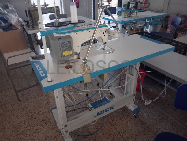 Máquinas de Ponto Corrido · Máquina de Mosquear · Máquina de Corte e Cose · Máquina de Virar Punhos e Colarinhos