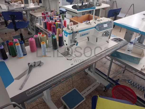 Mesa de Dobrar · Máquinas de Pregar Botões · Máquina de Casear · Máquinas de Ponto Corrido · Máquina de 2 Agulhas