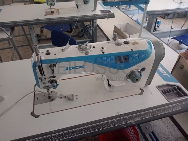 Mesa de Dobrar · Máquinas de Pregar Botões · Máquina de Casear · Máquinas de Ponto Corrido · Máquina de 2 Agulhas