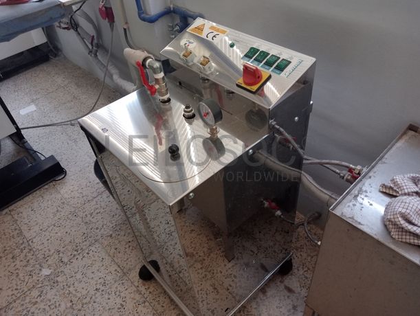 Máquinas de Ponto Corrido · Máquina de 2 agulhas · Máquina de corte e cose · Máquina de pregar molas · Diversos