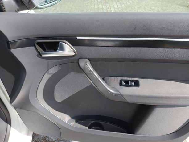 Volkswagen Touran 2.0 TDI · Ano 2012