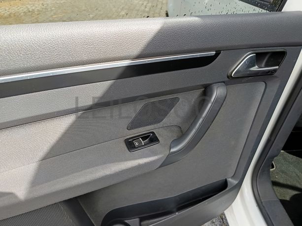 Volkswagen Touran 2.0 TDI · Ano 2012