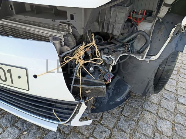 Volkswagen Touran 2.0 TDI · Ano 2012