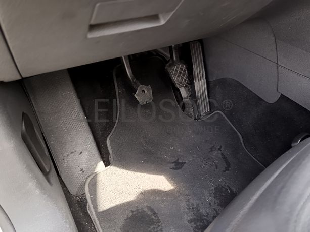 Volkswagen Touran 2.0 TDI · Ano 2012