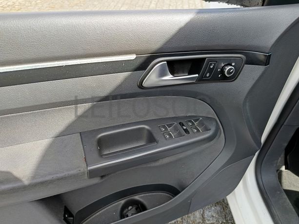 Volkswagen Touran 2.0 TDI · Ano 2012