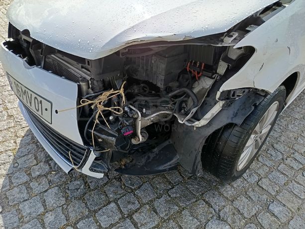 Volkswagen Touran 2.0 TDI · Ano 2012