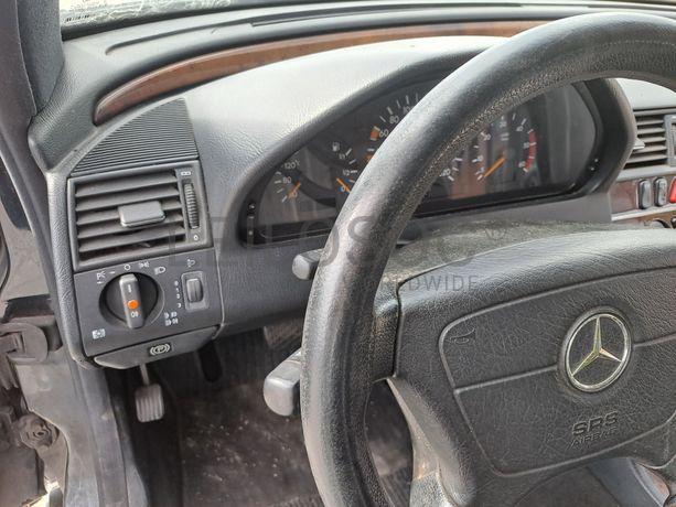 Mercedes-Benz C220 CDI · Ano 2000