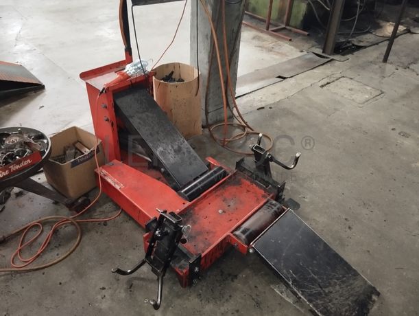 Equipamento de Inspeção e Reparação · Equipamento Rodar Pneus · Prensas Manuais · Esmeril