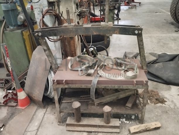 Equipamento de Inspeção e Reparação · Equipamento Rodar Pneus · Prensas Manuais · Esmeril