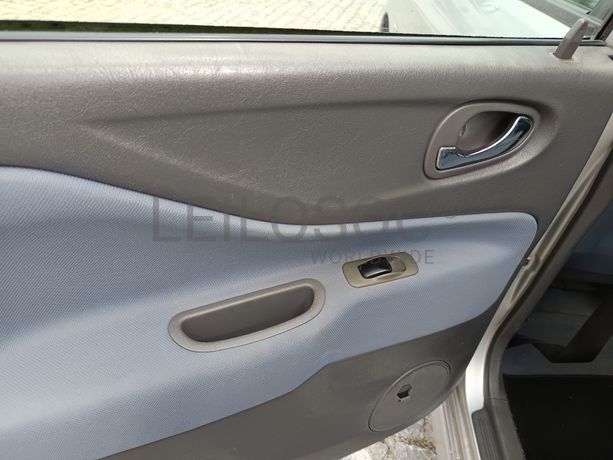 Mitsubishi Spacestar · Ano 2002