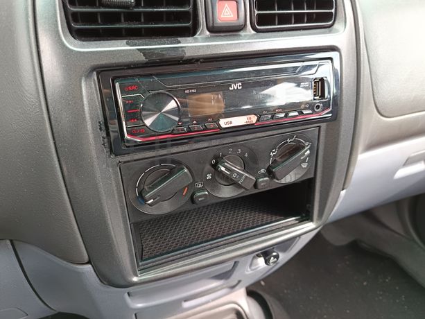 Mitsubishi Spacestar · Ano 2002