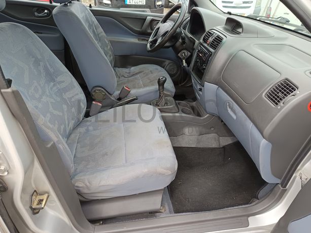 Mitsubishi Spacestar · Ano 2002