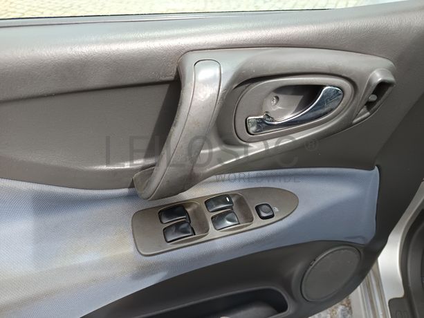 Mitsubishi Spacestar · Ano 2002