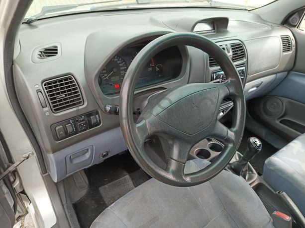 Mitsubishi Spacestar · Ano 2002