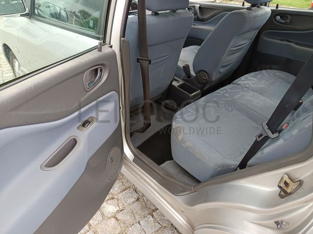 Mitsubishi Spacestar · Ano 2002