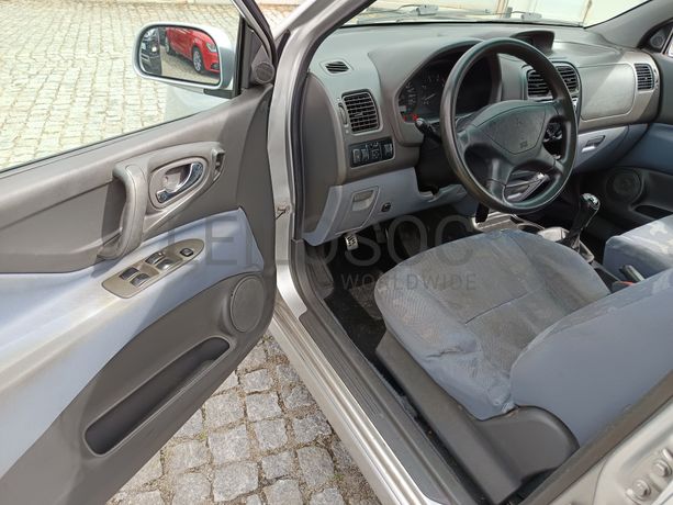 Mitsubishi Spacestar · Ano 2002