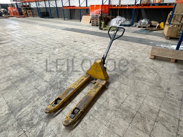Porta paletes · Paletes de madeira