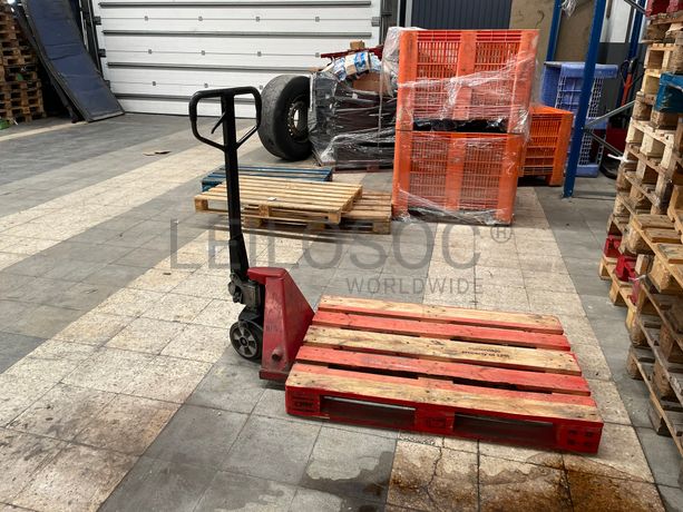 Porta paletes · Paletes de madeira