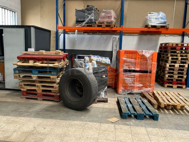 Porta paletes · Paletes de madeira