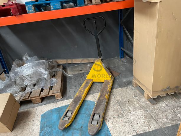 Porta paletes · Paletes de madeira