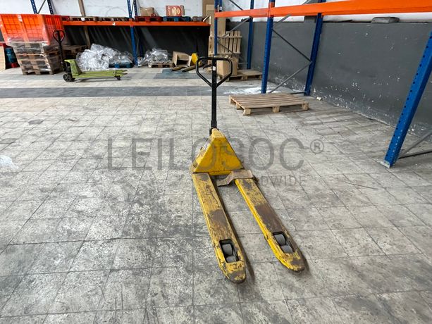 Porta paletes · Paletes de madeira