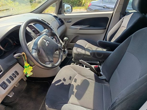 Mitsubishi Grandis 2.0 DI-D · 7 Lugares