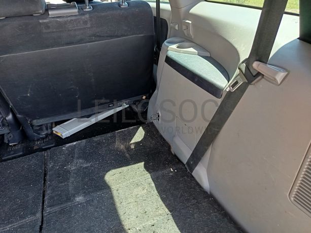 Mitsubishi Grandis 2.0 DI-D · 7 Lugares