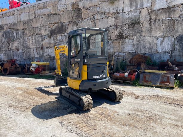 Mini Giratória Komatsu