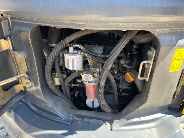 Mini Giratória Komatsu