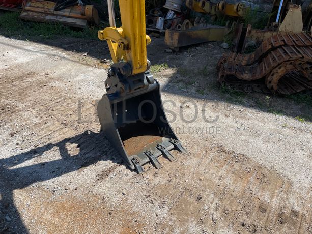 Mini Giratória Komatsu
