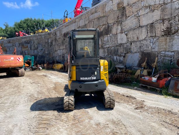 Mini Giratória Komatsu